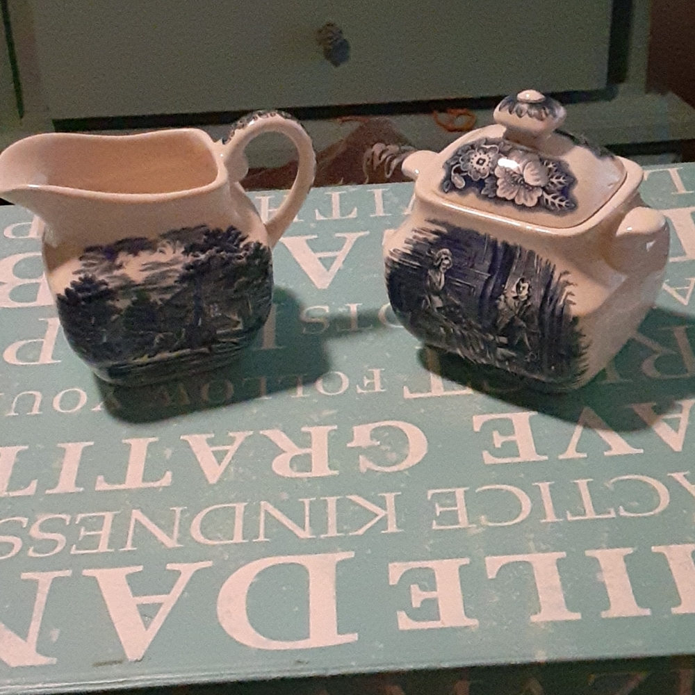 Cream and Sugar Set